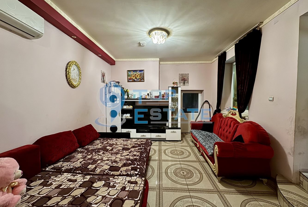 Двуетажна тухлена къща с кладенец и допълнителни постройки в село Недан, област Велико Търново - 0