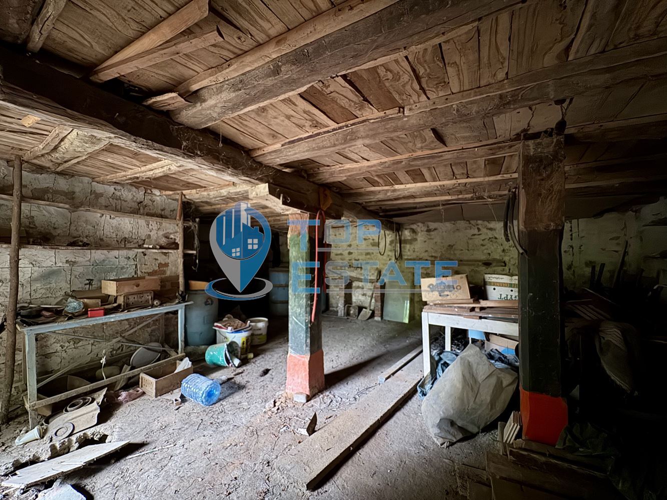 Голяма двуетажна тухлена къща в село Янтра, област Габрово. - 0