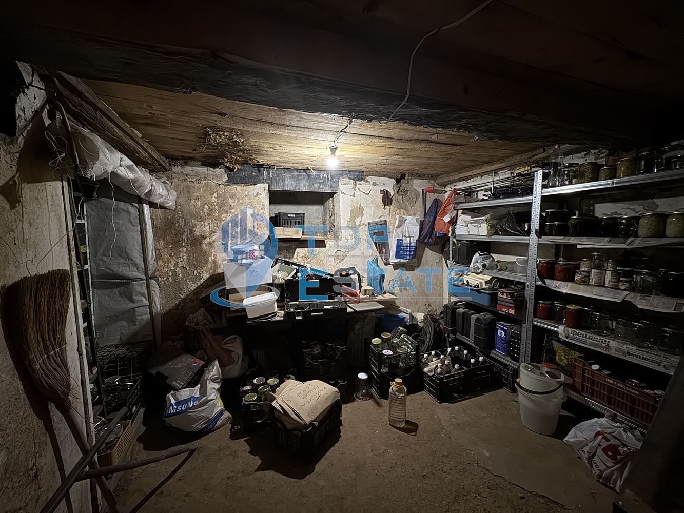 Къща с кладенец в село Правда, област Велико Търново - 0