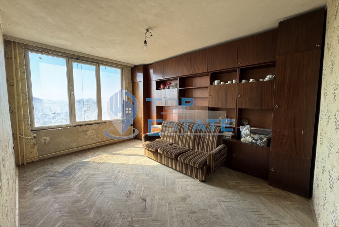 Тристаен тухлен апартамент в кв. Колю Фичето, град Велико Търново - 0