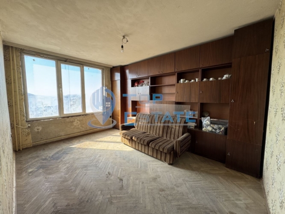 Тристаен тухлен апартамент в кв. Колю Фичето, град Велико Търново - 0