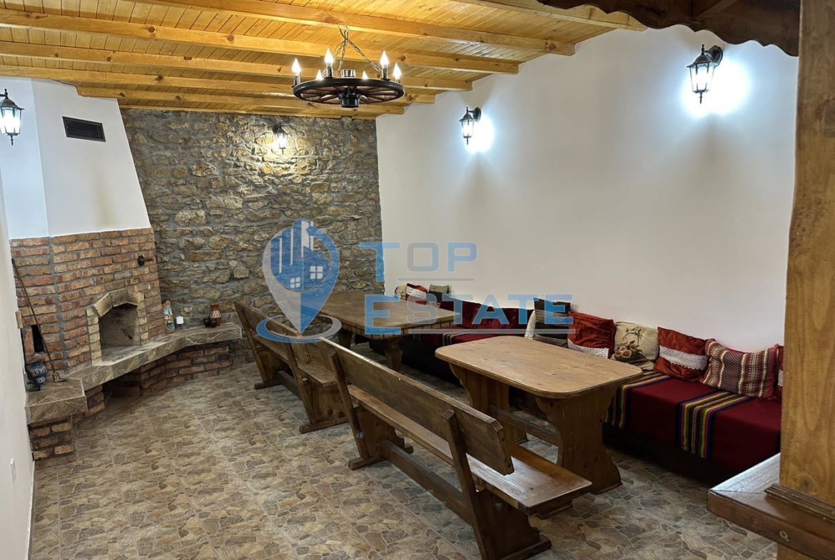 Функционираща къща за гости с басейн и панорамна гледка в село Кисьовци, област Велико Търново - 0