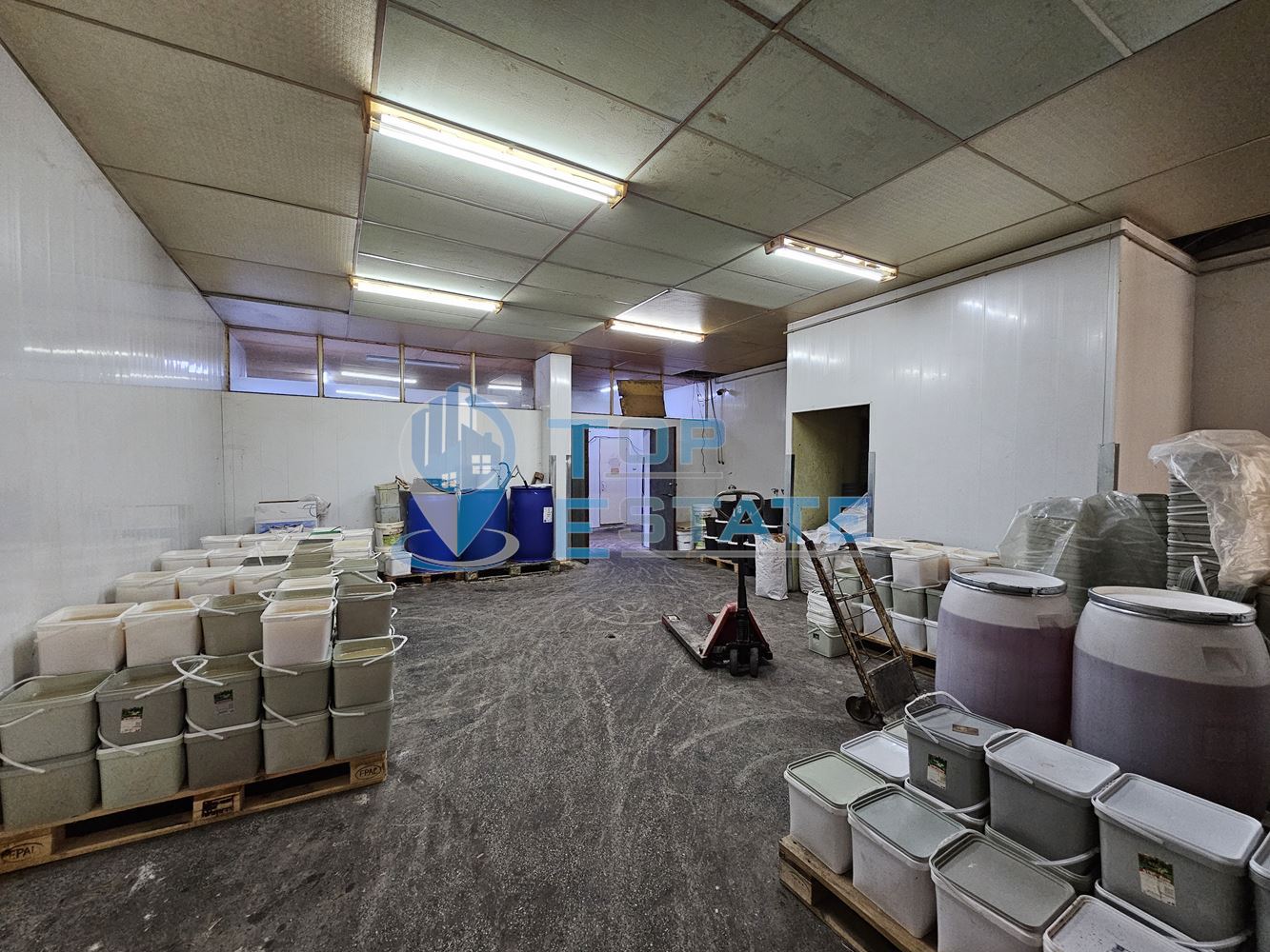 Промишленa сграда със собствен трафопост на главен път Русе - Свиленград в село Поликраище - 0