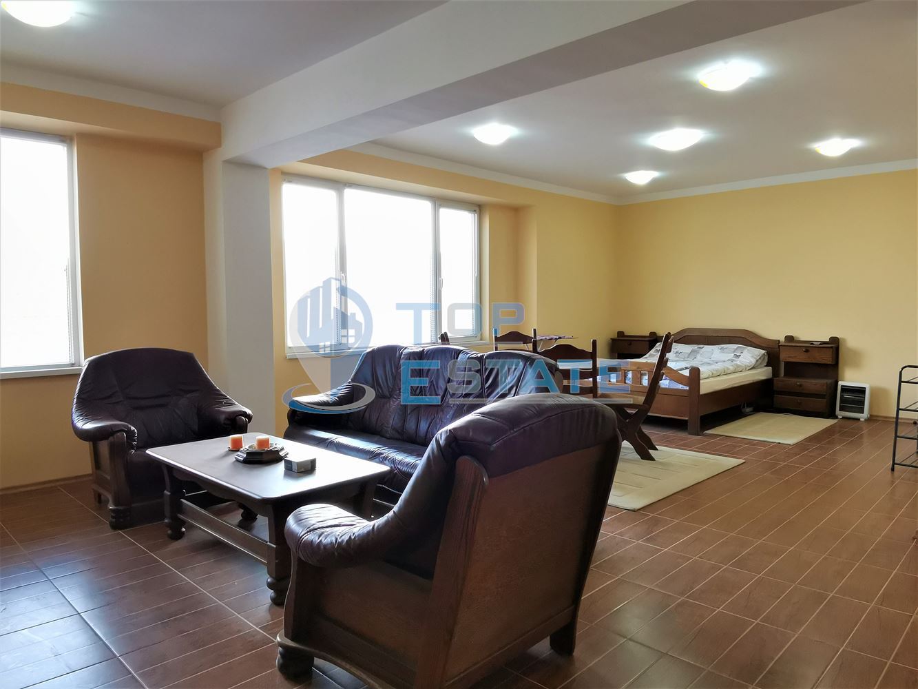 Офис в идеалния център на гр. Горна Оряховица-0 Офис в идеалния център на гр. Горна Оряховица - 0