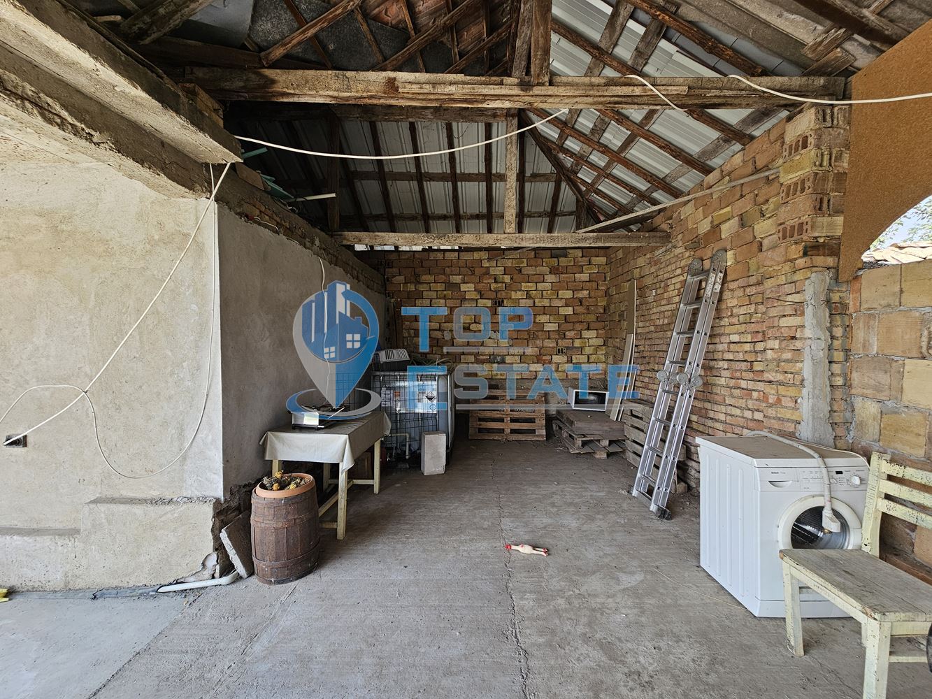 Двуетажна обзаведена и ремонтирана къща с три спални в село Страхилово, област Велико Търново - 0