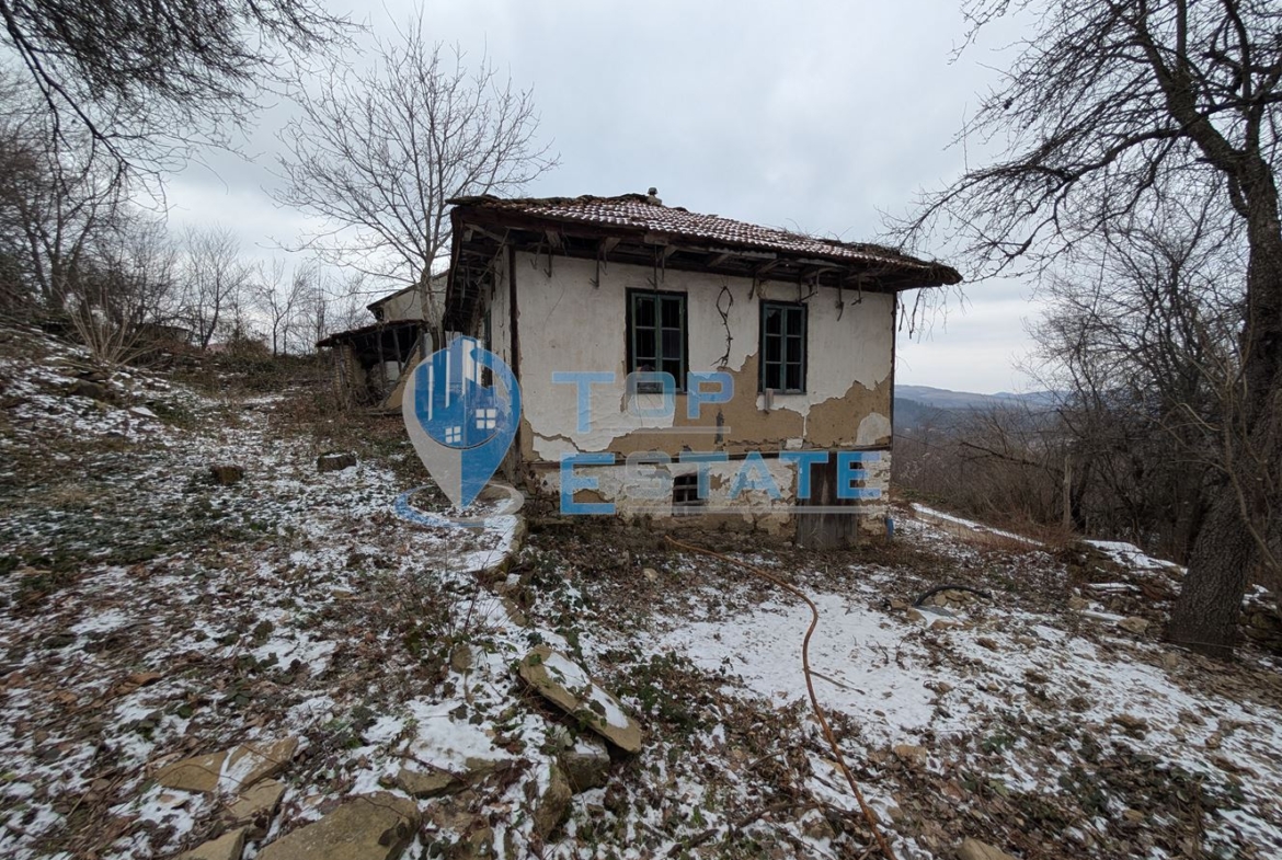 Парцел със стара къща в близост до град Трявна - 0