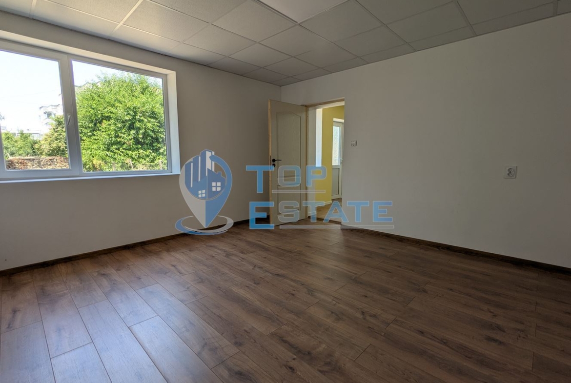 Едноетажна къща след основен ремонт в град Павликени, област Велико Търново - 0