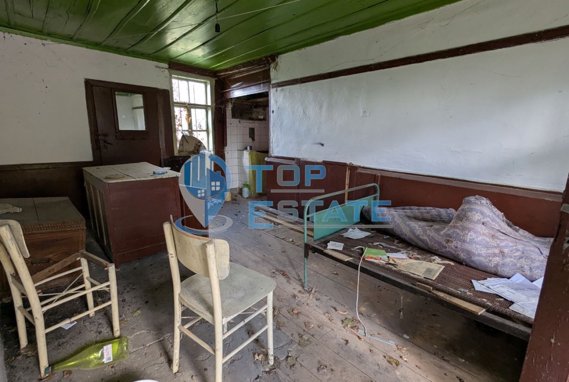 Къща с голям двор и кладенец в село Благоево, област Велико Търново - 0