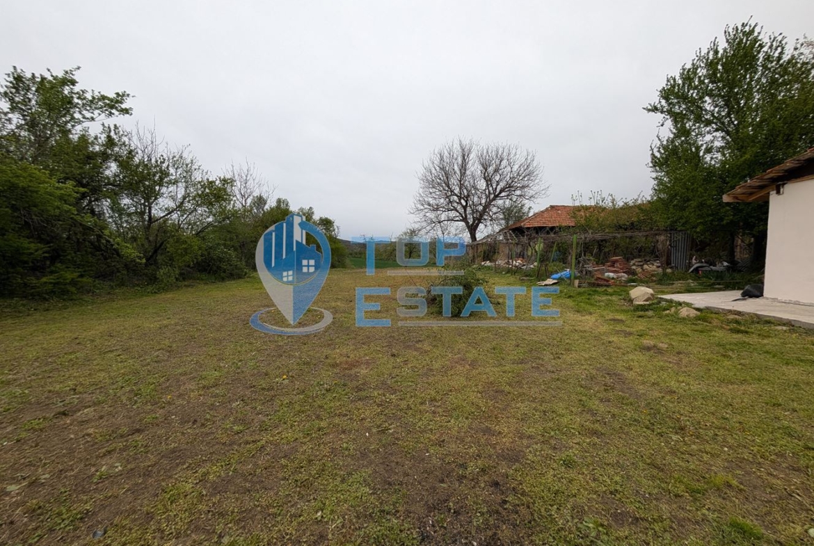 Едноетажна реновирана къща с голям двор в село Сливовица - 0