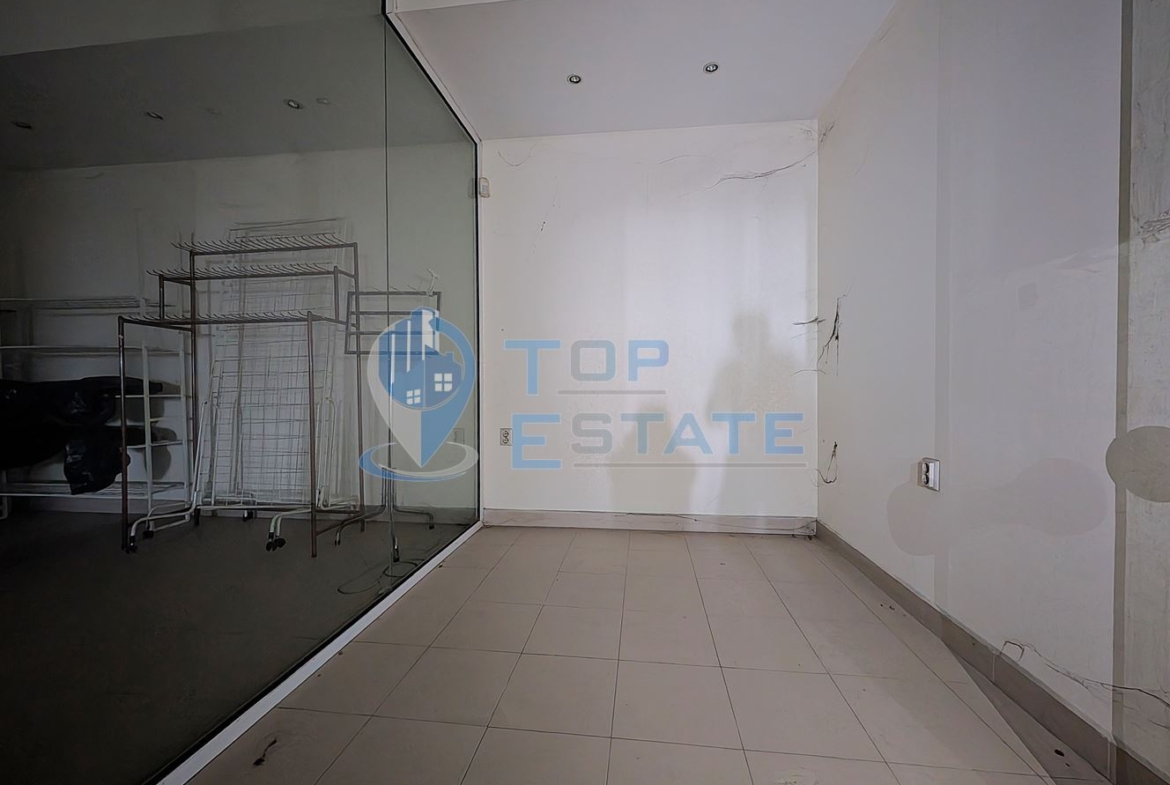 Две помещения за търговска дейност в централната част на град Велико Търново - 0