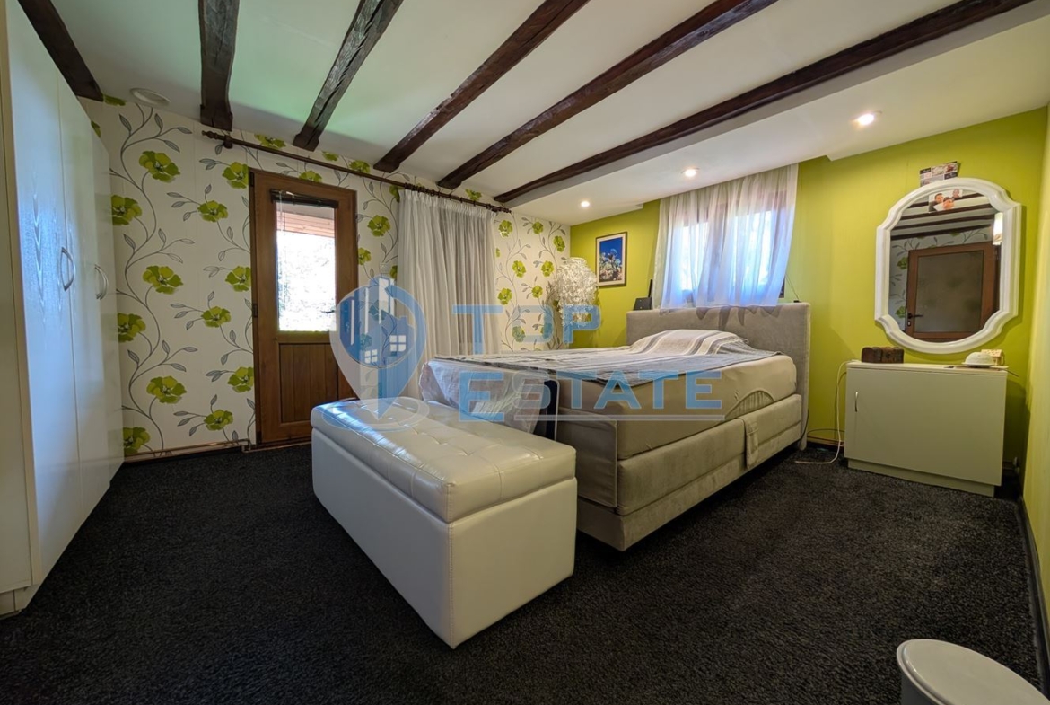 Реновирана двуетажна къща в Тревненския балкан - 0