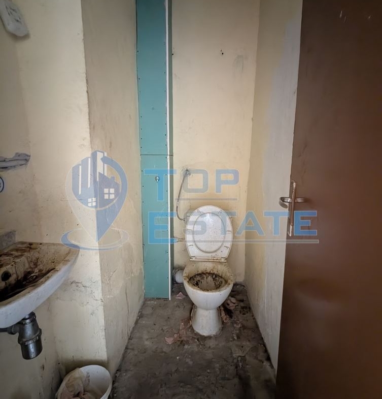 Двустаен апартамент в тухлена сграда в близост до гарата в град Стражица, област Велико Търново - 0