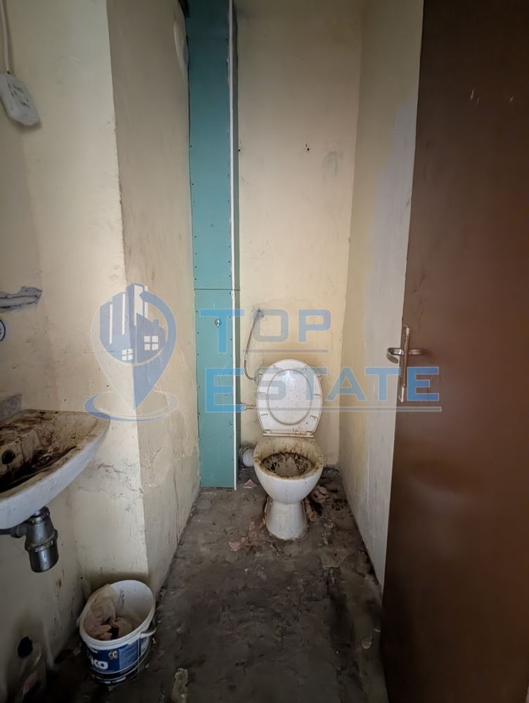 Двустаен апартамент в тухлена сграда в близост до гарата в град Стражица, област Велико Търново - 0