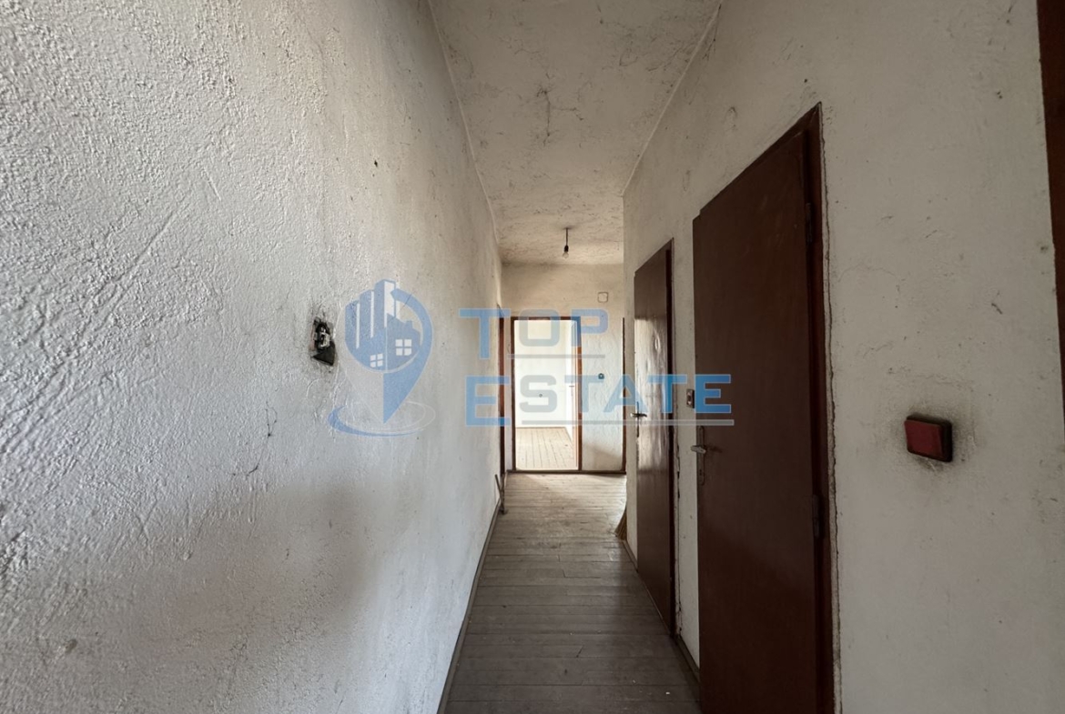 Етаж от къща със сутеренен етаж в град Павликени, област Велико Търново - 0