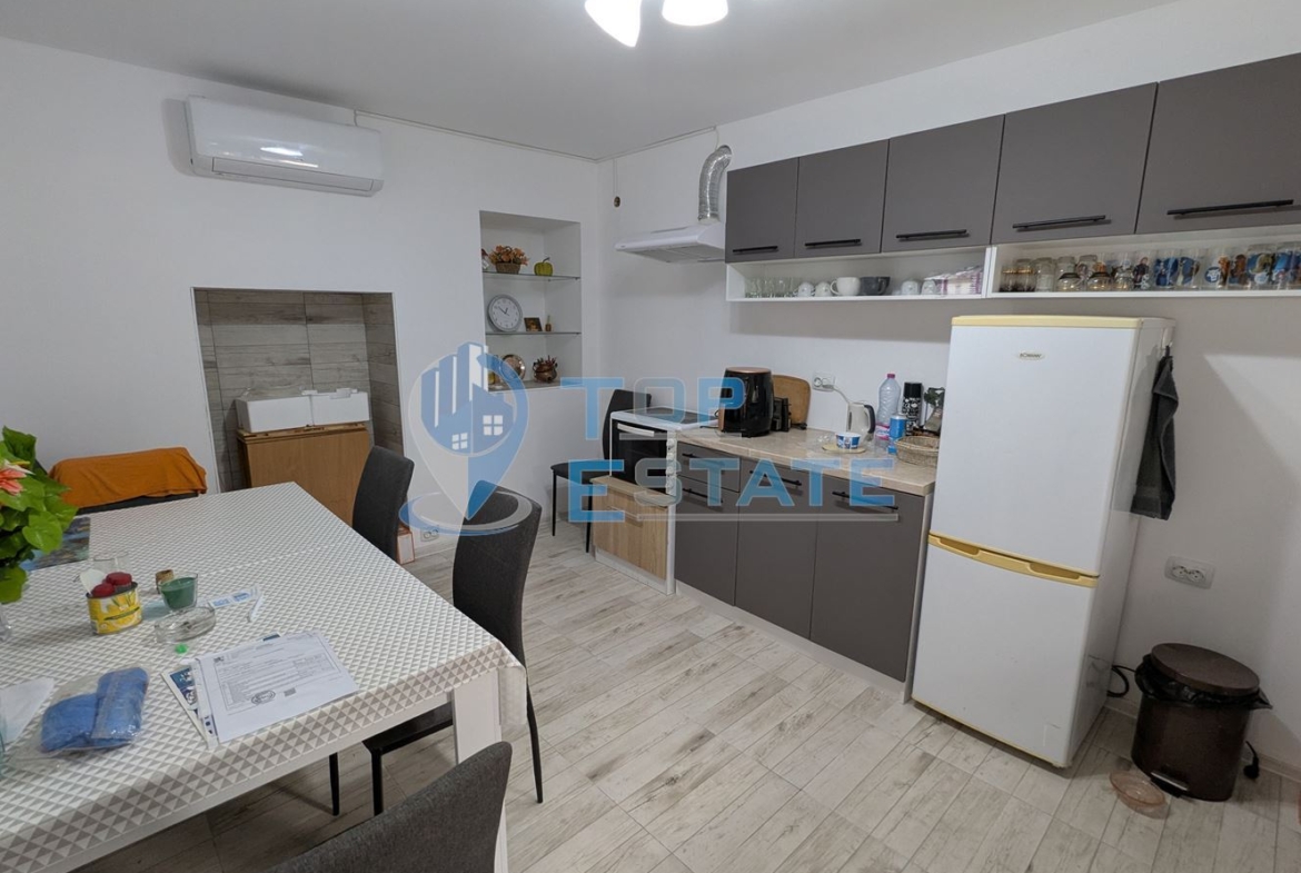 Двуетажна реновирана тухлена къща на центъра на село Поликраище, област Велико Търново - 0