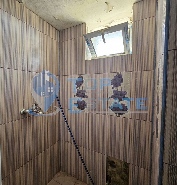 Реновирана къща с голям двор и гараж в село Самоводене - 0