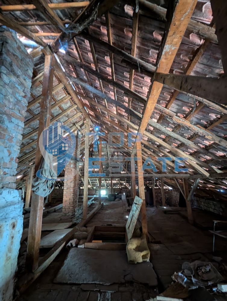 Тухлена къща на тиха и спокойна улица в село Поликраище, област Велико Търново - 0