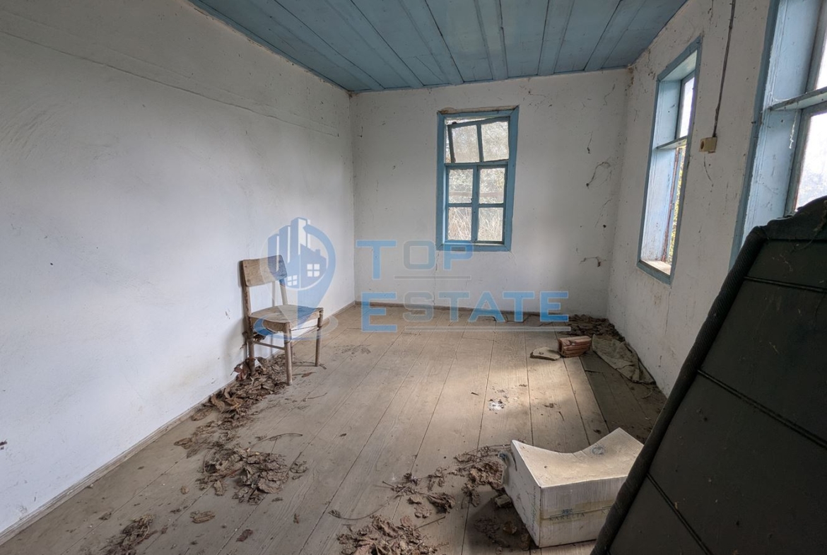 Къща с голям двор и кладенец в село Благоево, област Велико Търново - 0