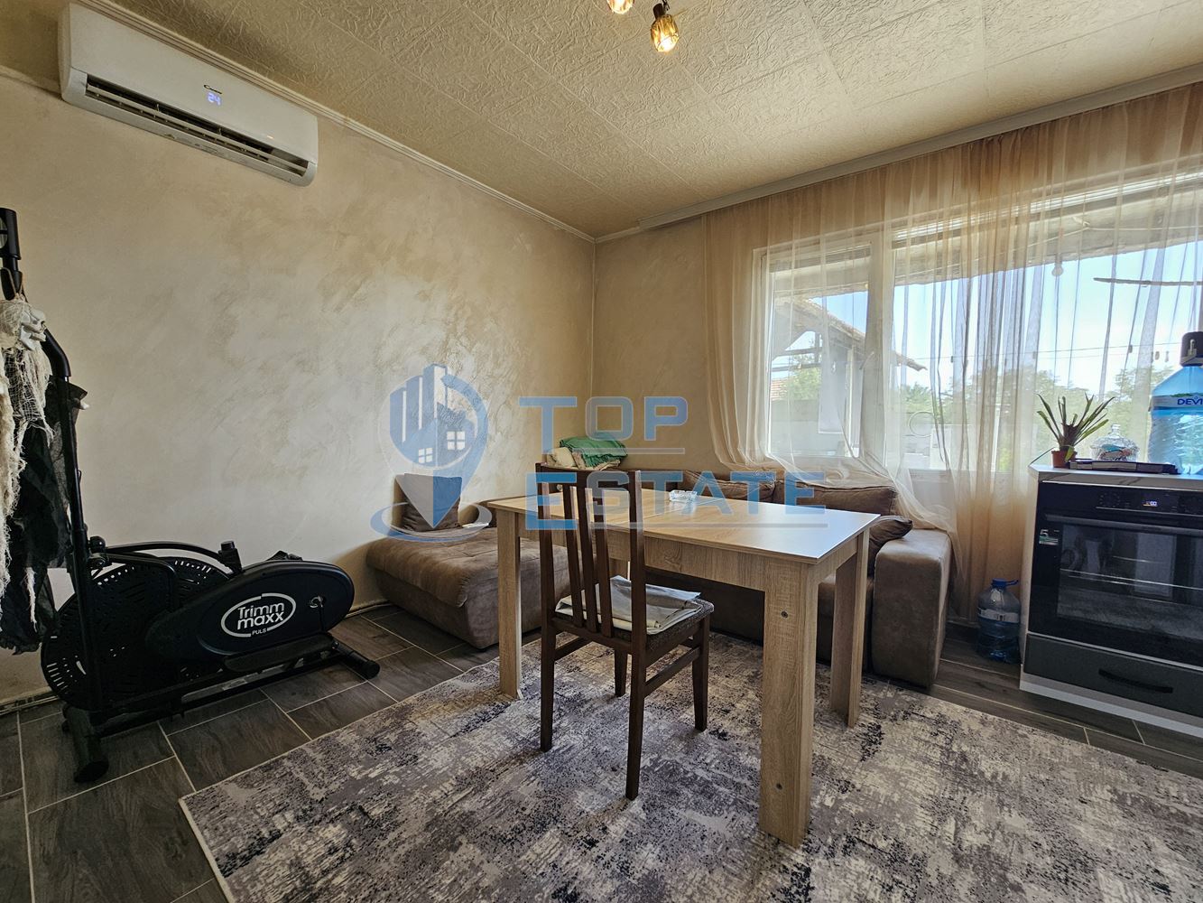 Двуетажна обзаведена и ремонтирана къща с три спални в село Страхилово, област Велико Търново - 0