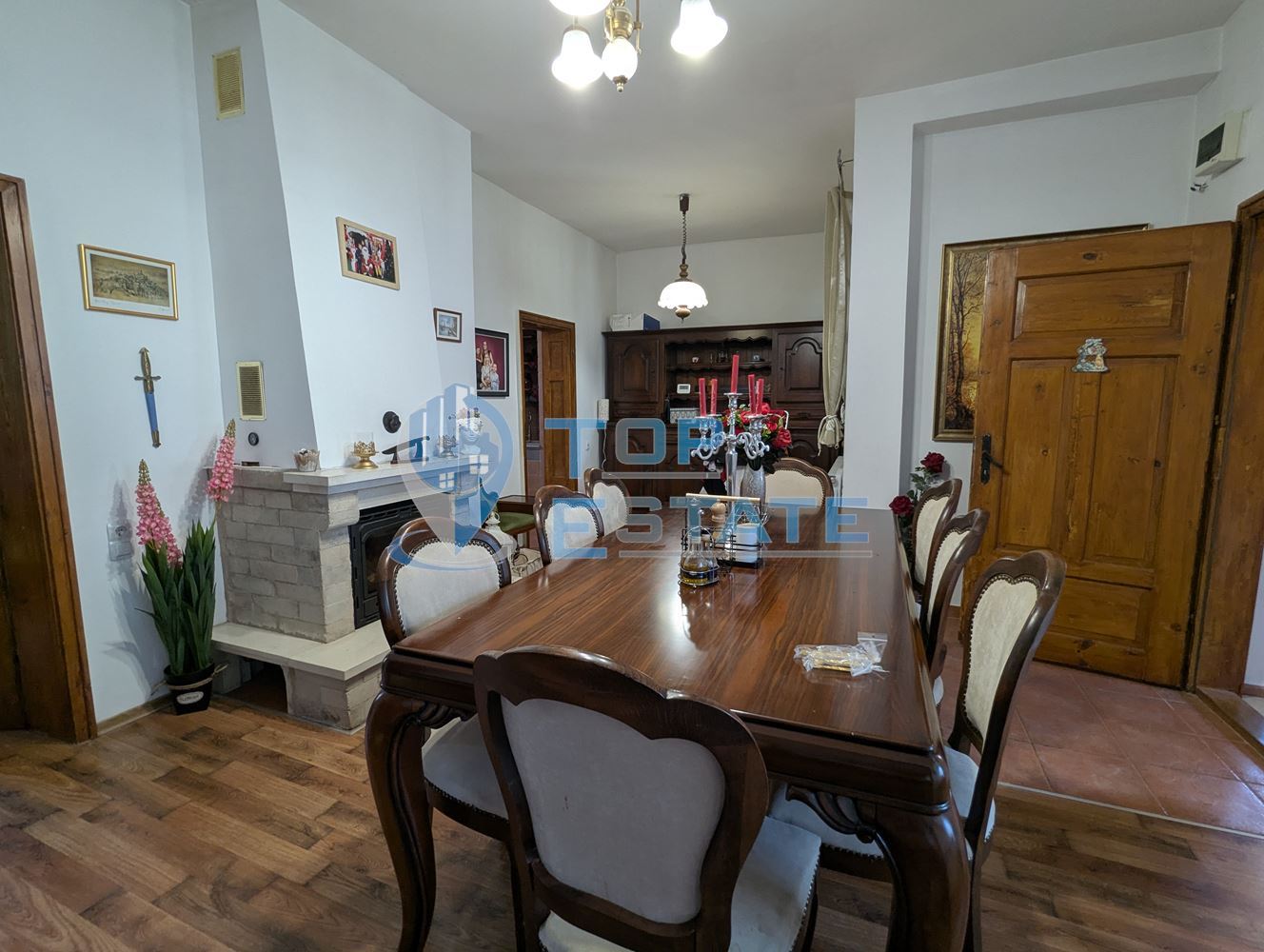 Масивна триетажна къща със сауна и басейн в близост до центъра на град Горна Оряховица, област Велико Търново - 0