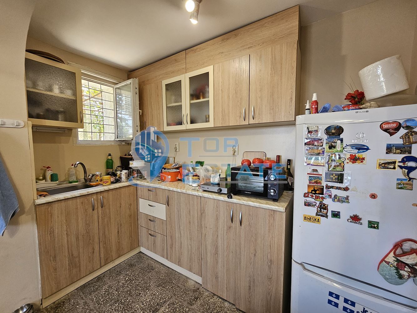 Триетажна масивна къща с двор, гараж и панорама в централната част на гр. Свищов-0 Триетажна масивна къща с двор, гараж и панорама в централната част на гр. Свищов - 0