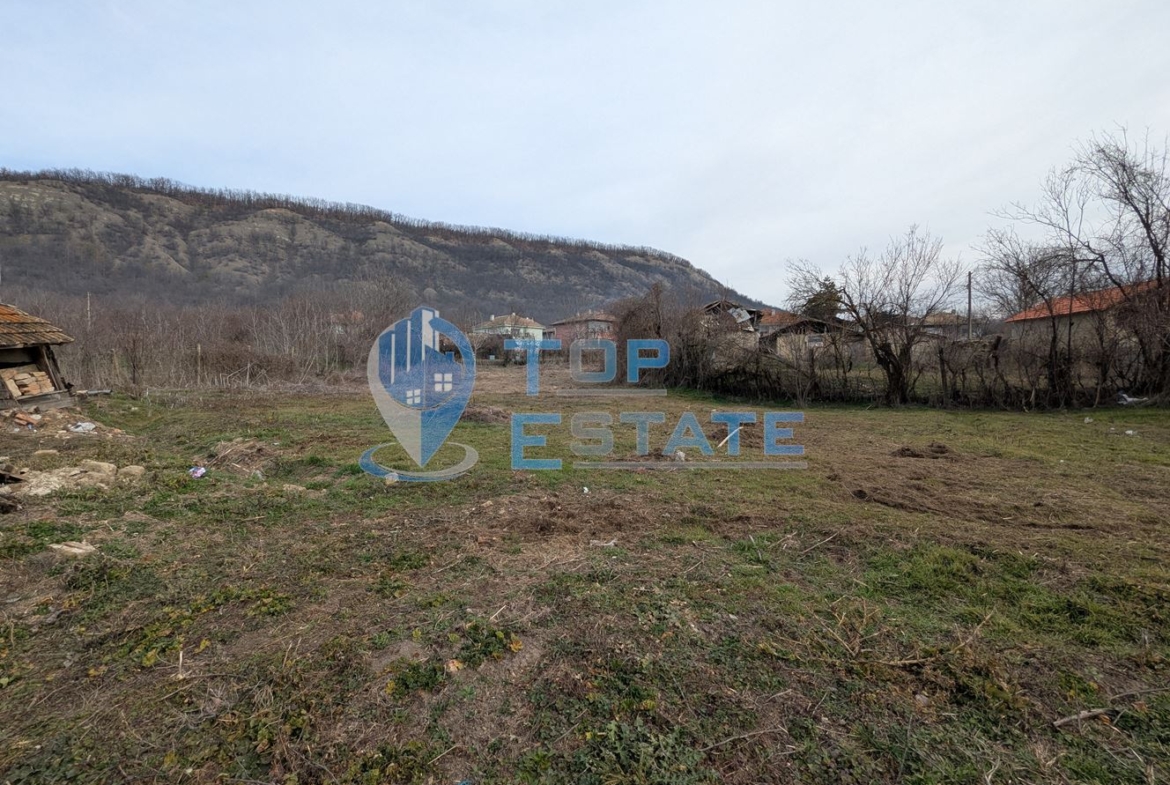 Ремонтирана масивна къща с голям и поддържан двор в село Асеново, община Стражица, област Велико Търново - 0