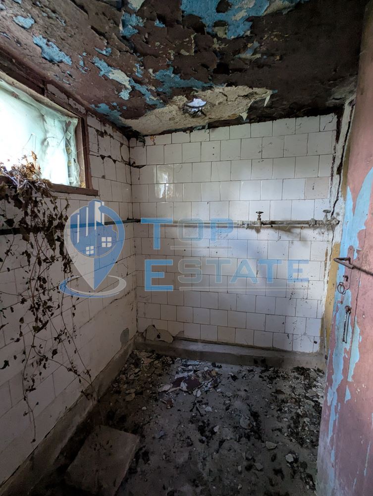 Къща с голям двор и кладенец в село Благоево, област Велико Търново - 0