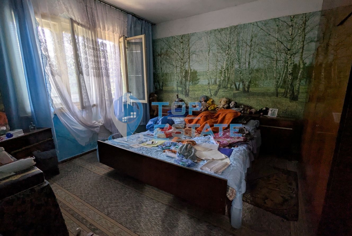 Тухлена къща на тиха и спокойна улица в село Поликраище, област Велико Търново - 0