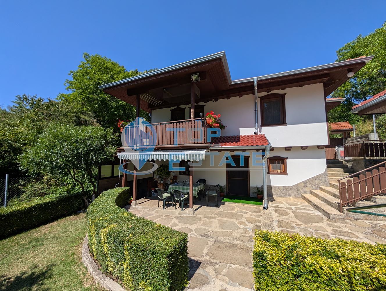 Реновирана двуетажна къща в Тревненския балкан - 0