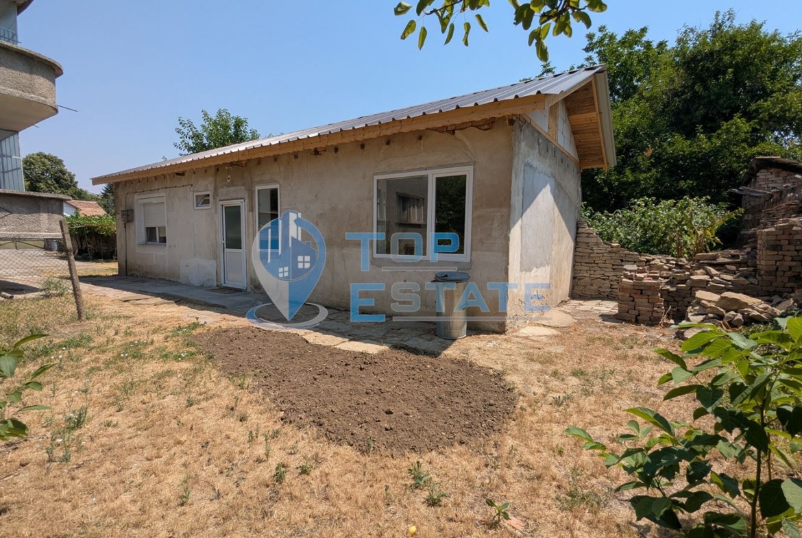 Едноетажна къща след основен ремонт в град Павликени, област Велико Търново - 0