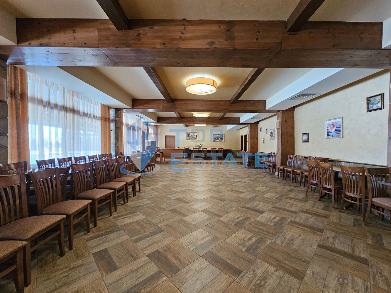 Хотел с три басейна и прекрасна панорама над гр. Лясковец-0 Хотел с три басейна и прекрасна панорама над гр. Лясковец - 0