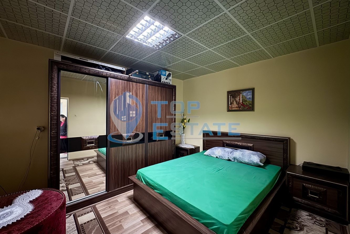 Двуетажна тухлена къща с кладенец и допълнителни постройки в село Недан, област Велико Търново - 0