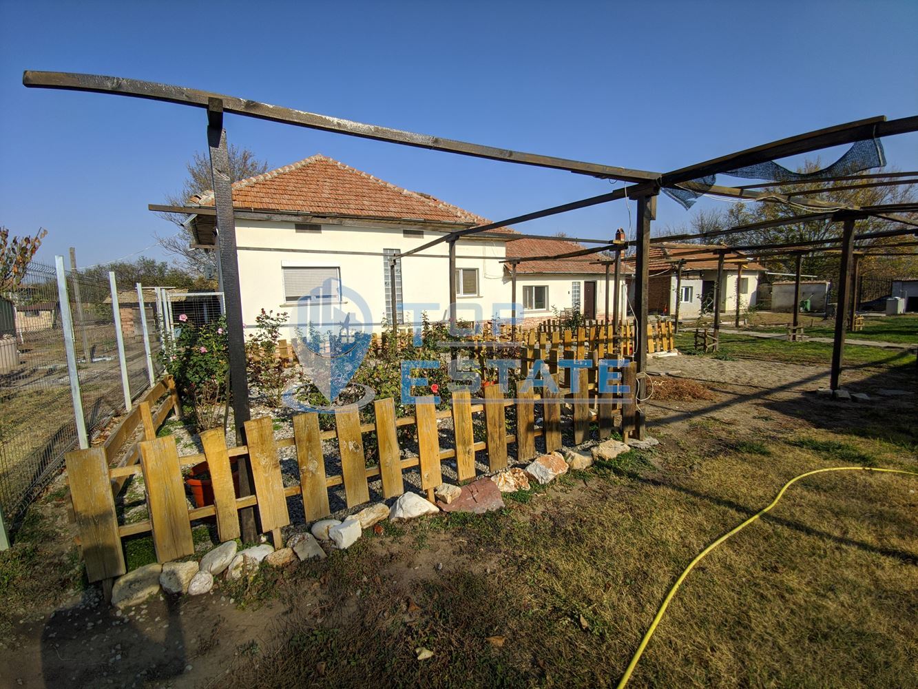 Едноетажна реновирана къща с голям двор в село Павел-0 Едноетажна реновирана къща с голям двор в село Павел - 0