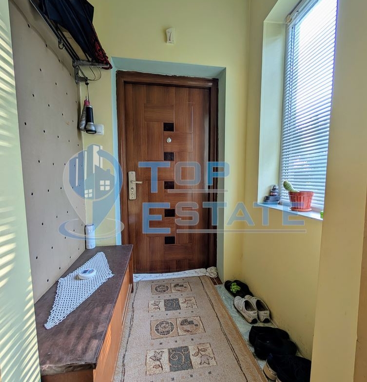 Едноетажна къща с множество стопански постройки и голям двор в село Хаджидимитрово - 0