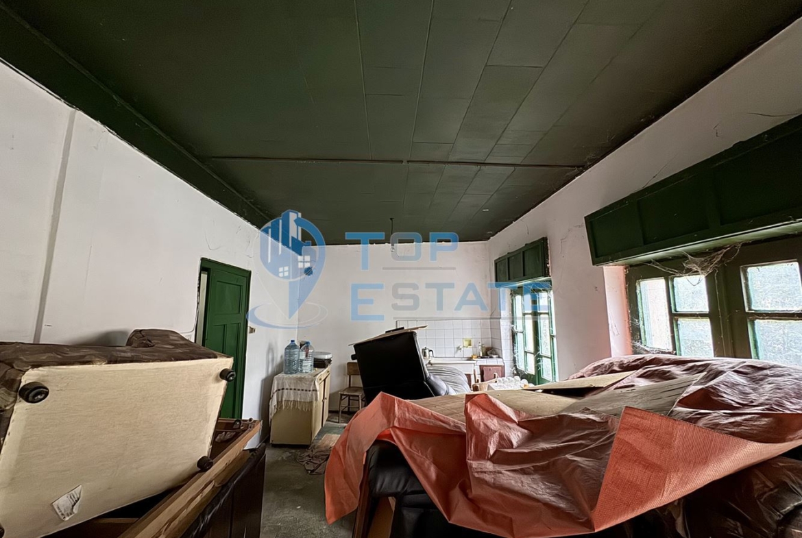 Голяма двуетажна тухлена къща в село Янтра, област Габрово. - 0