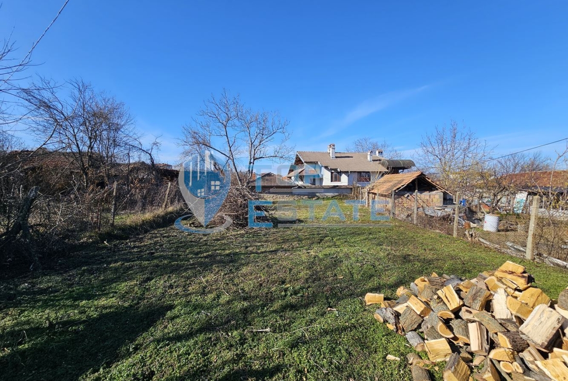 Парцел с правилна форма в регулация в централната част на гр. Лясковец, област Велико Търново - 0