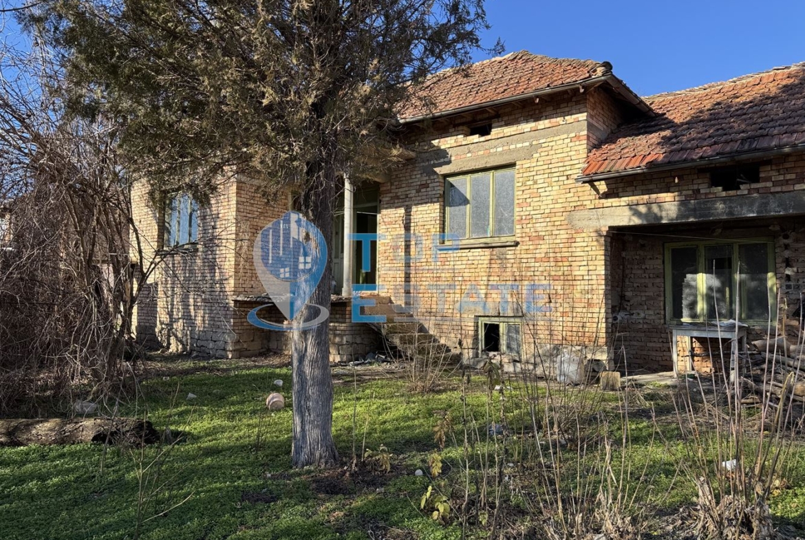 Здрава тухлена къща с голям двор в с. Масларево, област Велико Търново. - 0