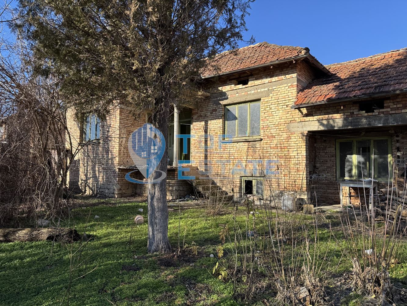 Здрава тухлена къща с голям двор в с. Масларево, област Велико Търново. - 0