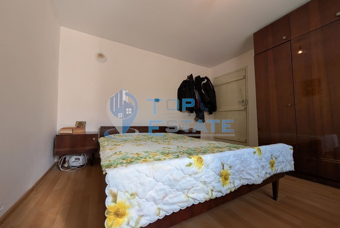 Двуетажна къща след ремонт в село Караисен - 0