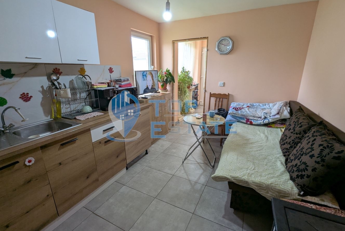 Ремонтирана тухлена къща на главната улица в село Добри дял, обл. Велико Търново - 0