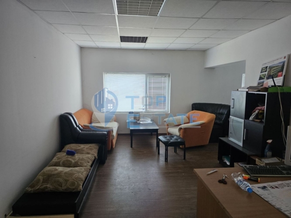 Просторен офис със самостоятелен достъп под наем в град Горна Оряховица - 0