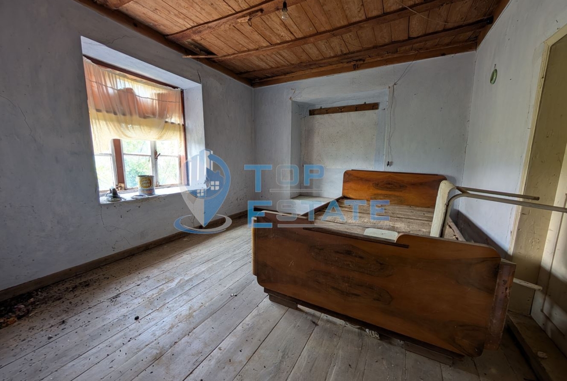 Двуетажна къща с уникална панорамна гледка в Тревненския балкан - 0