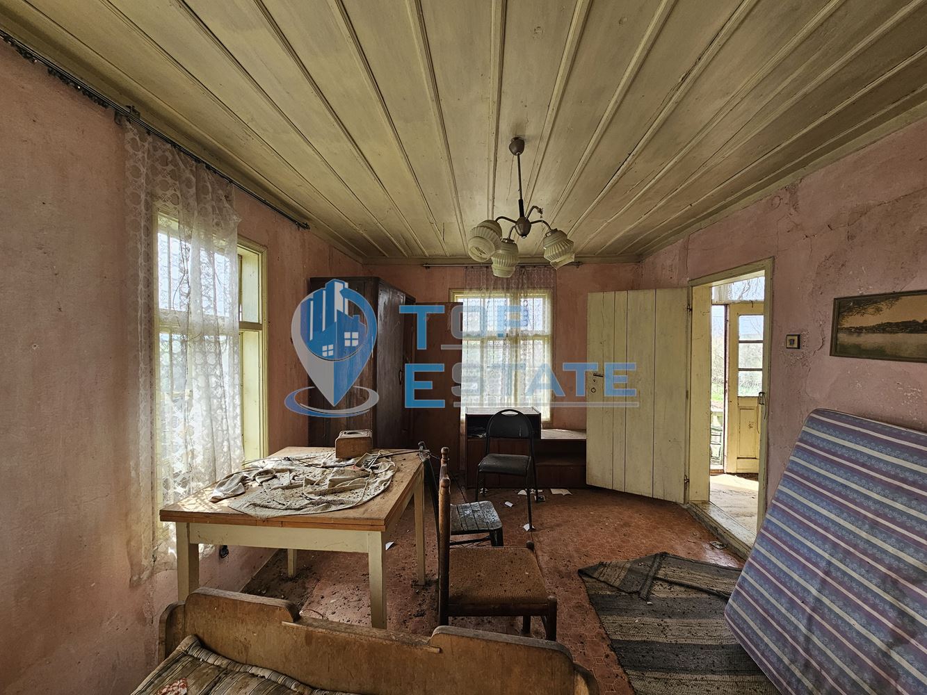 Двуетажна къща с голям двор в село Върбица, област Велико Търново - 0