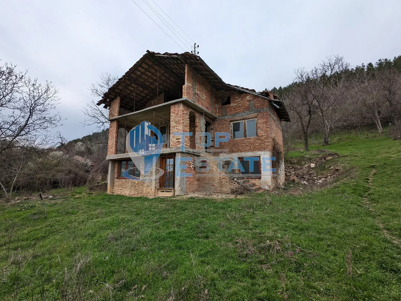 Двуетажна тухлена къща в село Вишовград-0 Двуетажна тухлена къща в село Вишовград - 0