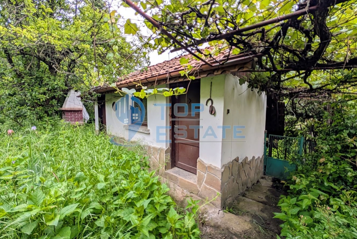 Двуетажна тухлена къща с панорамна гледка в град Плачковци - 0