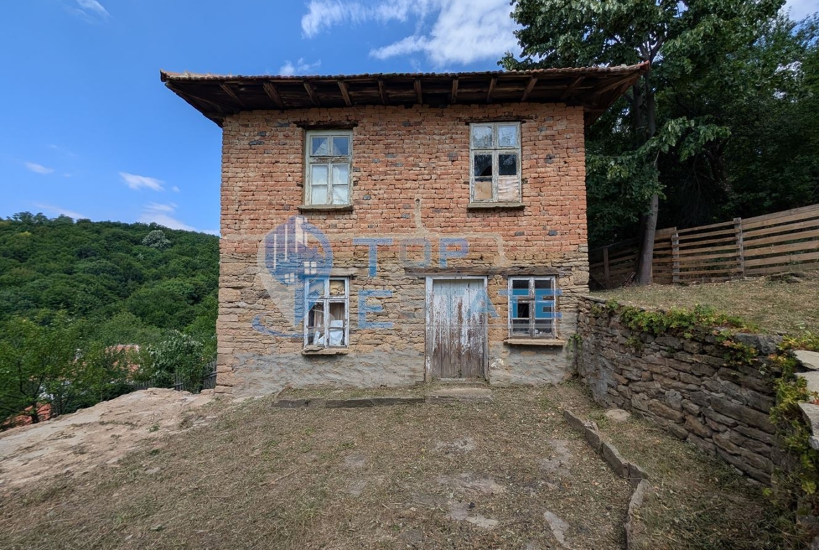 Двуетажна къща с уникална панорамна гледка в Тревненския балкан - 0