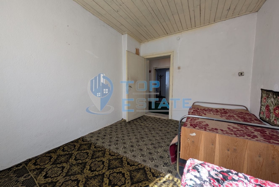 Едноетажна тухлена къща с гараж в село Павел - 0