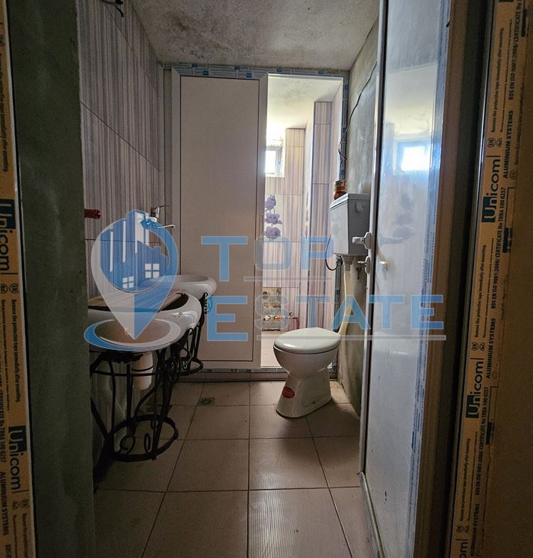 Реновирана къща с голям двор и гараж в село Самоводене - 0