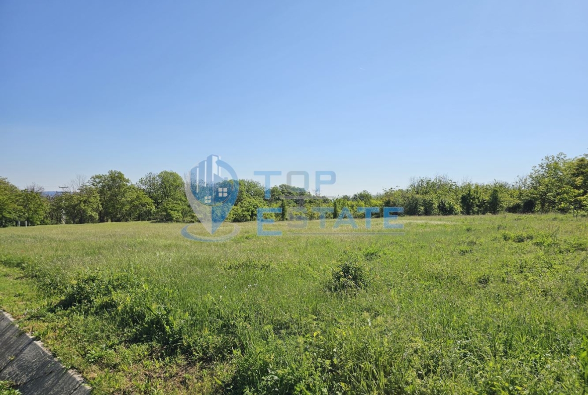 Панорамен парцел с одобрен ПУП за хотелски комплекс над град Горна Оряховица - 0