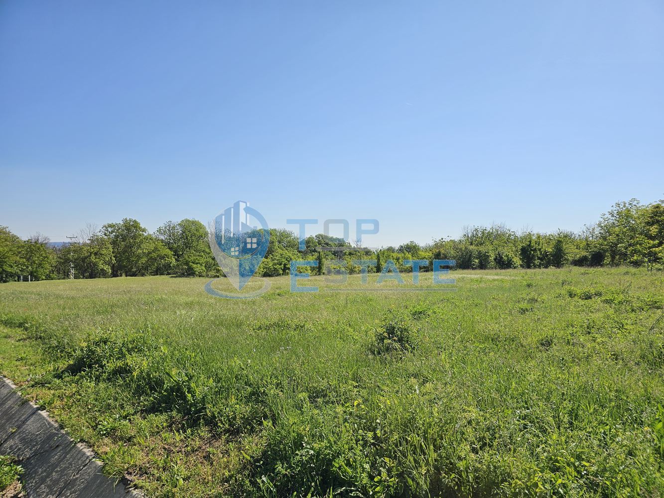 Панорамен парцел с одобрен ПУП за хотелски комплекс над град Горна Оряховица - 0